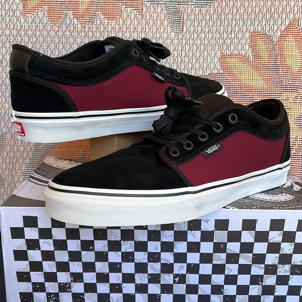 Vans WMNS Skate Chukka Low
Port/Black
VN0A4BX402Y
Sneakers - athletic shoes